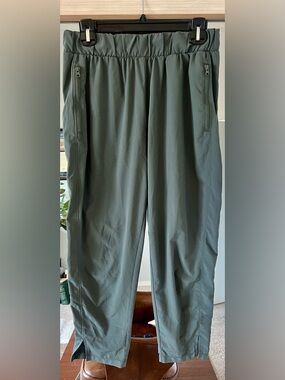Zella Cropped Green Pull-On Convertible Stretch Athletic Pants Sz Med Yoga
